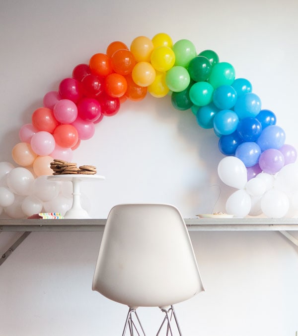 Rainbow party ideas: DIY balloon rainbow arch tutorial