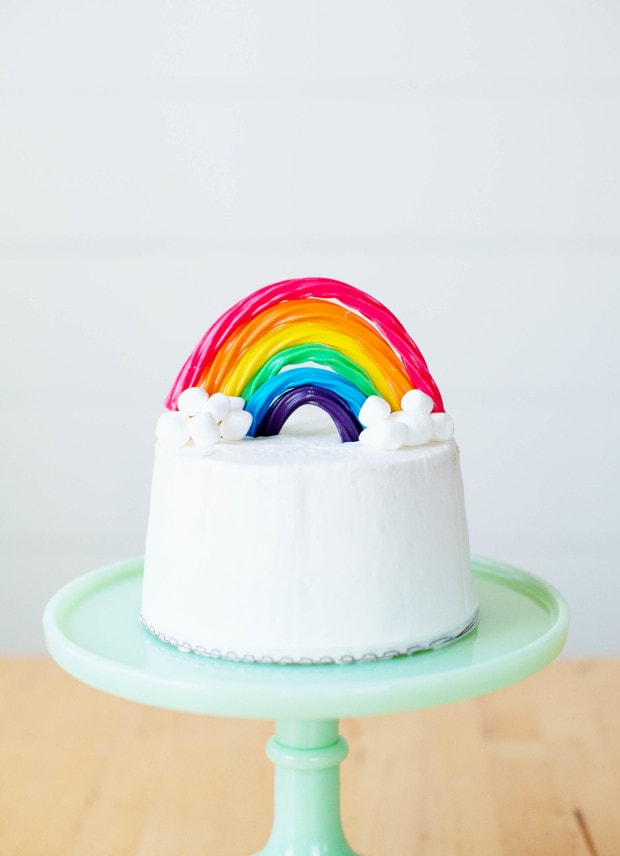 Rainbow party ideas: rainbow party candy cake topper