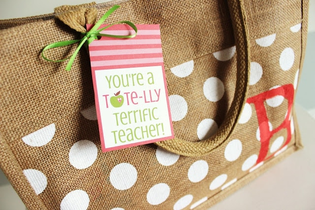 Personalized tote bag for DIY teacher gift. Gift idea for Teacher Appreciation Week. This site has some great ideas for DIY teacher gifts.