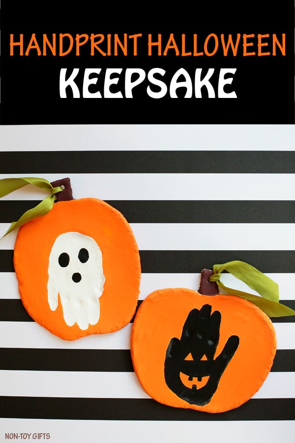 These kids Fall handprint crafts are so cute. Definitely want to make one of these crafts this year.