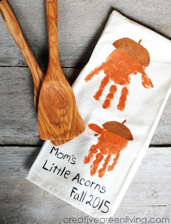 These Fall Handprint Crafts are adorable. Love his handprint acorn towel for mom