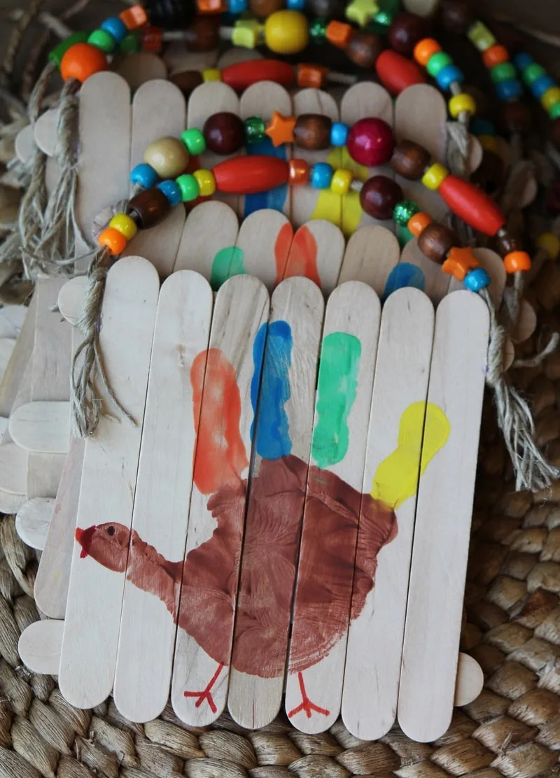Make these adorable turkey handprint crafts with the kiddos this Fall. 