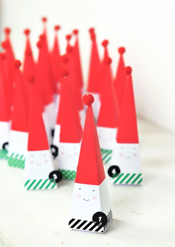 Santa gifts come early with this super-easy DIY Christmas countdown idea. Put little treats or notes inside the boxes for the kids each day. Just download and print this free printable for your advent calendar this year! #DIYChristmas #AdentCalendar #FreePrintableChristmas