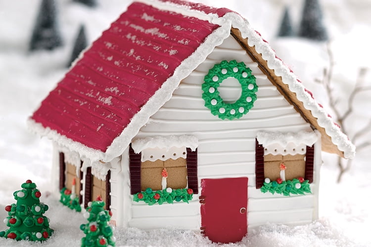 fondant on gingerbread house