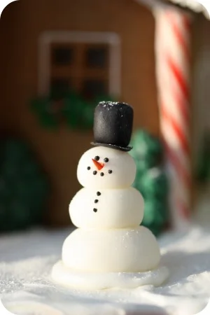 Fondant is a simple way to add amazing details to your gingerbread house. Click over to see more tips and tricks for simple ways to make an amazing gingerbread house.