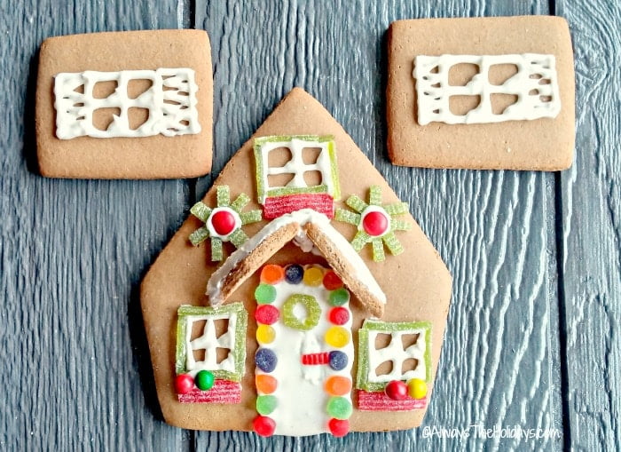 Learn how to easily make beautiful gingerbread houses with these tips and ideas.