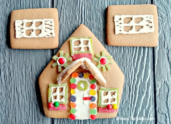 Learn how to easily make beautiful gingerbread houses with these tips and ideas.