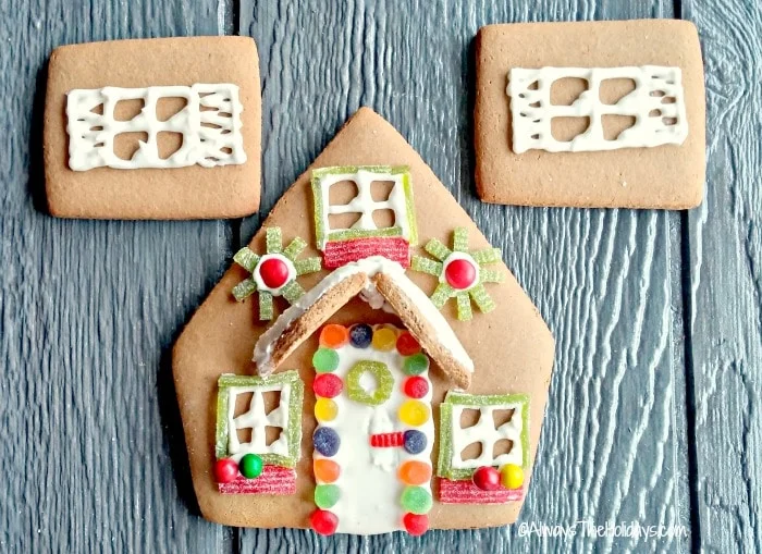 Learn how to easily make beautiful gingerbread houses with these tips and ideas.