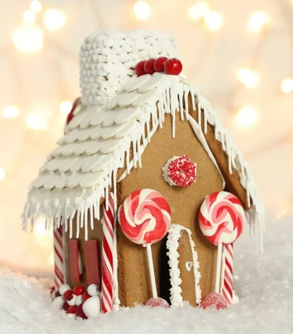 Click through for this Gingerbread house template from Sweetopia
