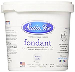 Grab a tub of fondant for simple gingerbread house deorating.