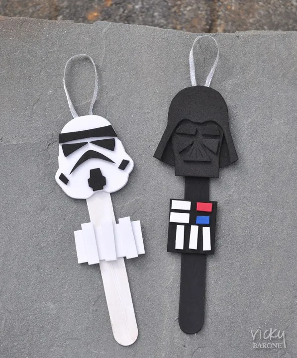 If you have a Star Wars fan in your family then be sure to check out these awesome popsicle stick Star Wars ornaments. #StarWars #ChristmasOrnaments