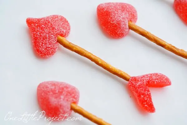 These cupid's arrow pretzel treats are super easy and come together quickly. Click through to see more easy Valentine's Day treat ideas for kids.