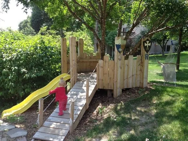 Turn any backyard into an amazing outdoor play space. Click through to learn how to make this super-cool castle play structure (via Hometalk). It might be easier than you think!