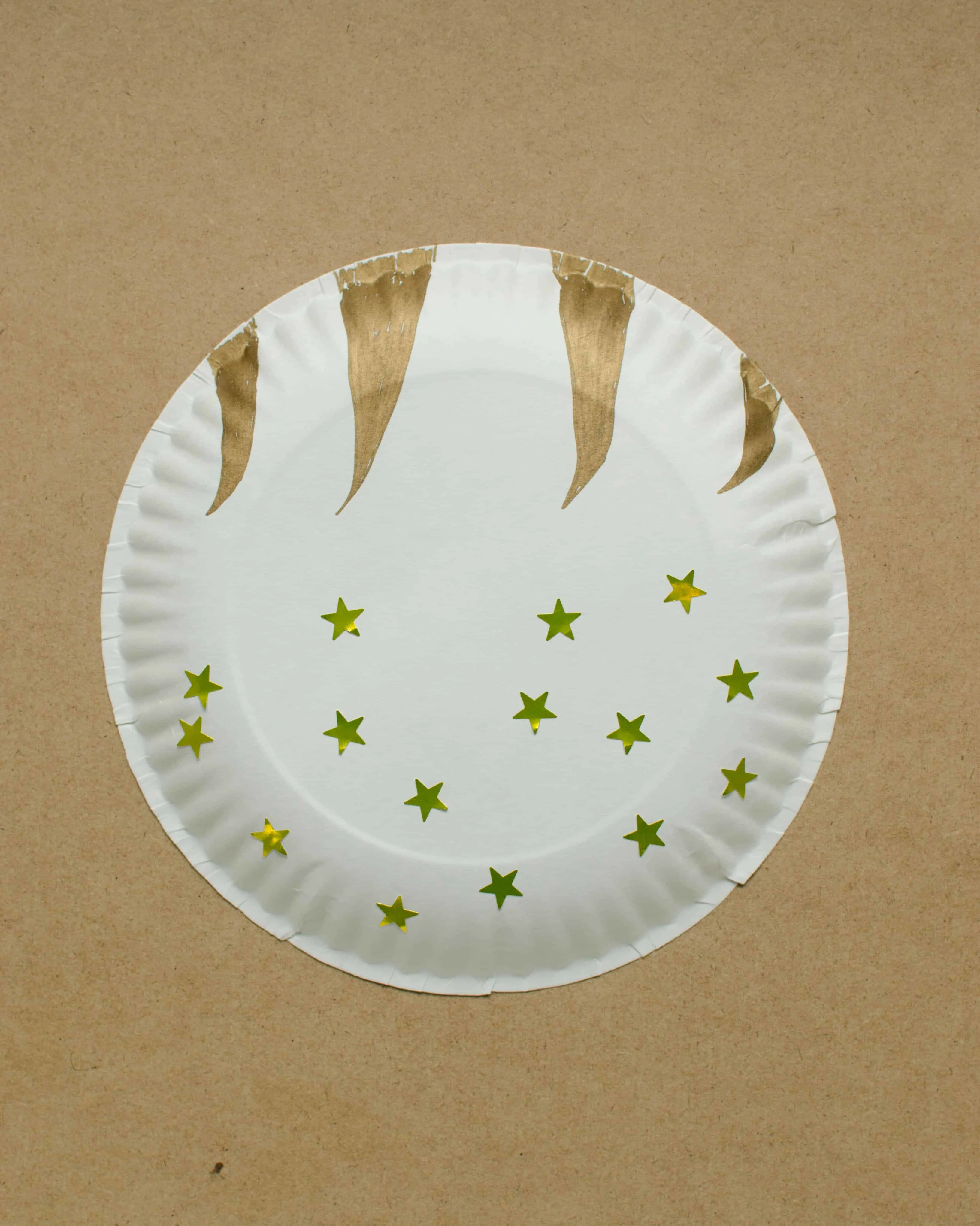 Paper plate Olympic torch craft (step 1).