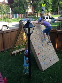 Learn how to make this awesome 2-sided kids climbing structure (via Mincing Thoughts). Plus more amazing DIY kids outdoor play areas.