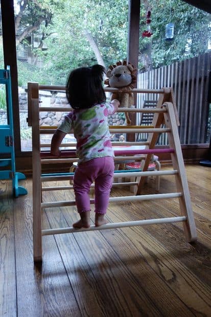 Beautiful DIY toddler climbing frame (Pinkler triangle) with full instructions via Instructables.