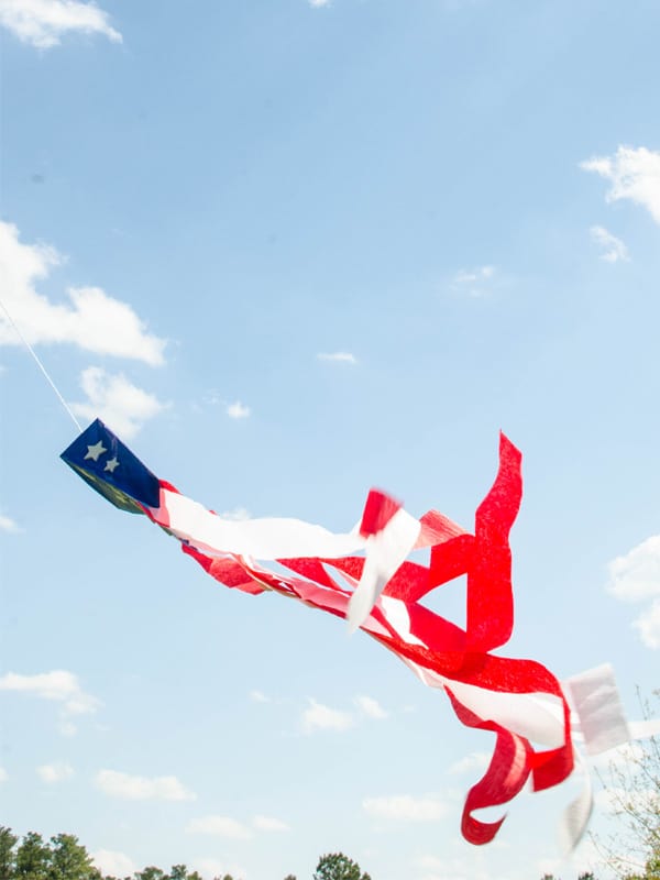 Red White and Blue kids craft for 4th of July: Make a simple kite with stars and stripes. Easy 4th of July Kids craft idea.