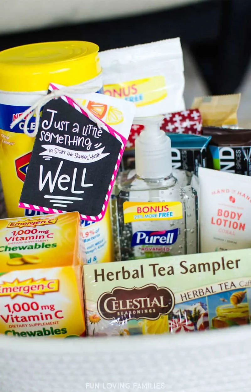 Make a teacher survival kit that your new teacher will love, and will keep the teacher feeling well all day long! #firstdayofschool #teachergift #teachersurvivalkit