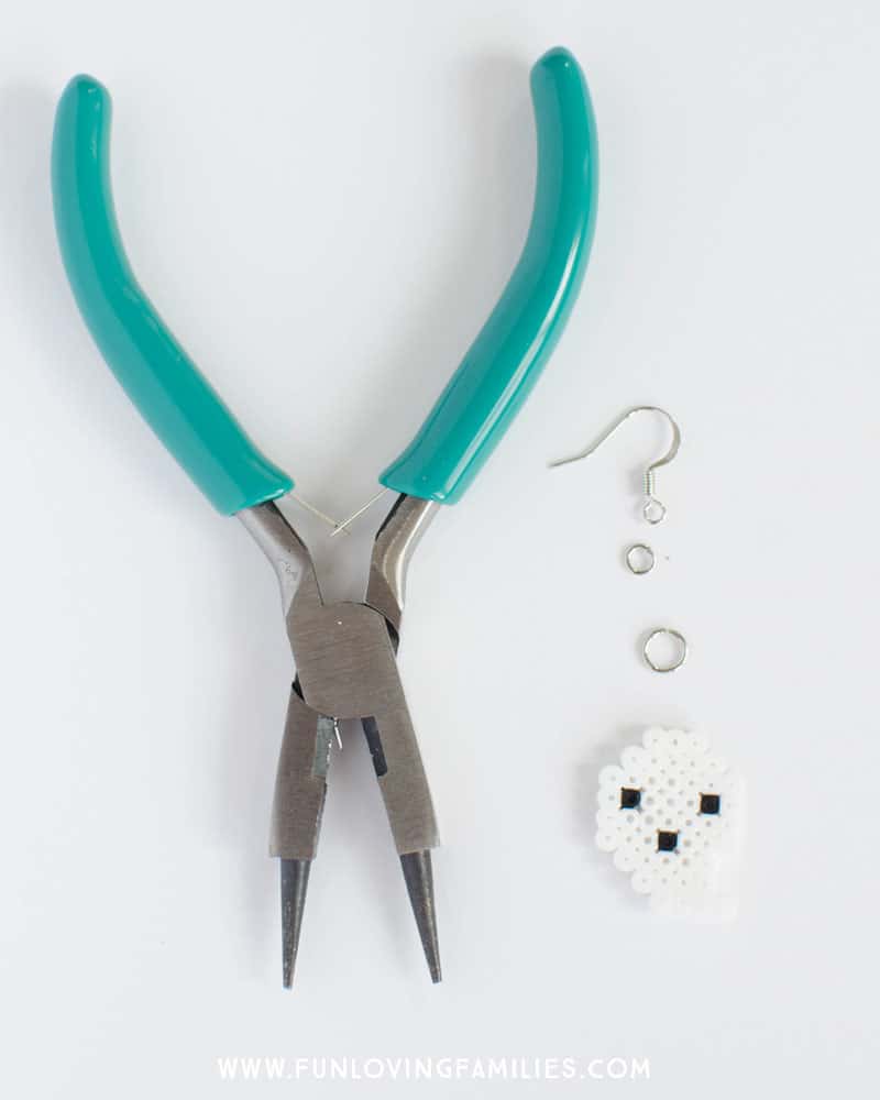 Make your own Halloween ghost earrings. Full tutorial at funlovingfamilies.com