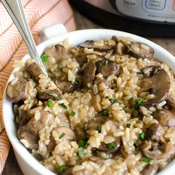 Instant pot brown rice recipe that's healthy and easy to make. #instantpot #healthyrecipes #brownrice #instantpotrecipes #easyinstantpotrecipes #healthyinstantpotrecipes