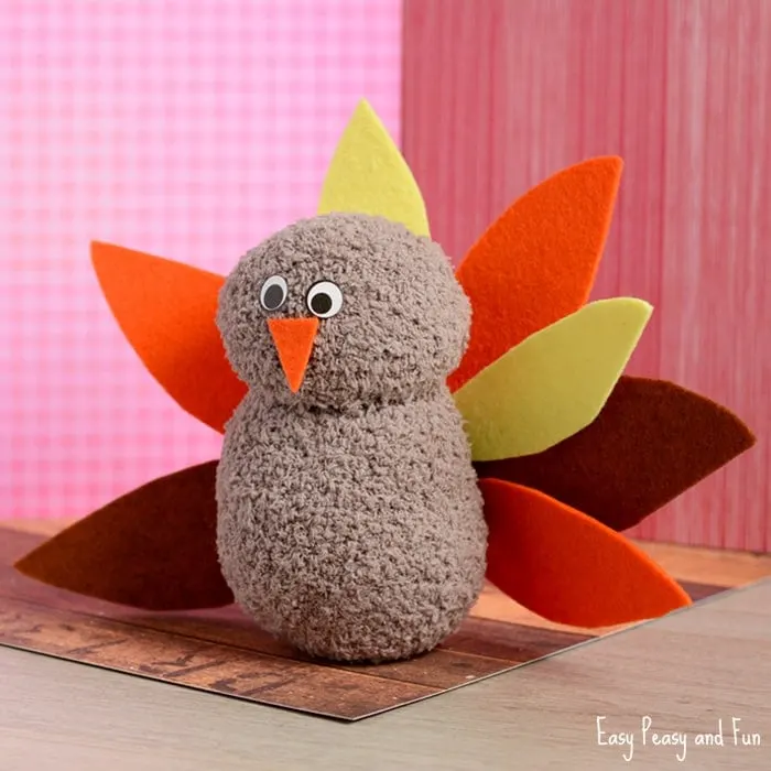 Cute no-sew turkey craft from Easy Peasy and Fun.