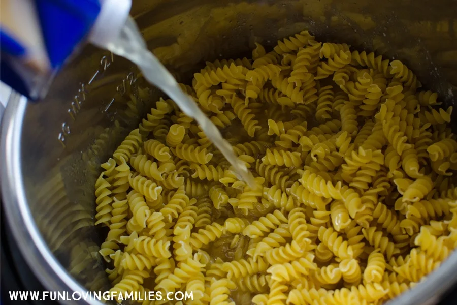 These chicken and pasta Instant Pot meals are so easy to make and are perfect for simple weeknight dinners. #dinnerrecipes #chickenrecipes #instapot