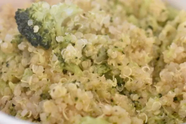 cheesy quinoa and broccoli