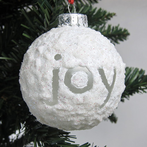 25 Plastic Ball Ornament Decorating Ideas That Are Fun And