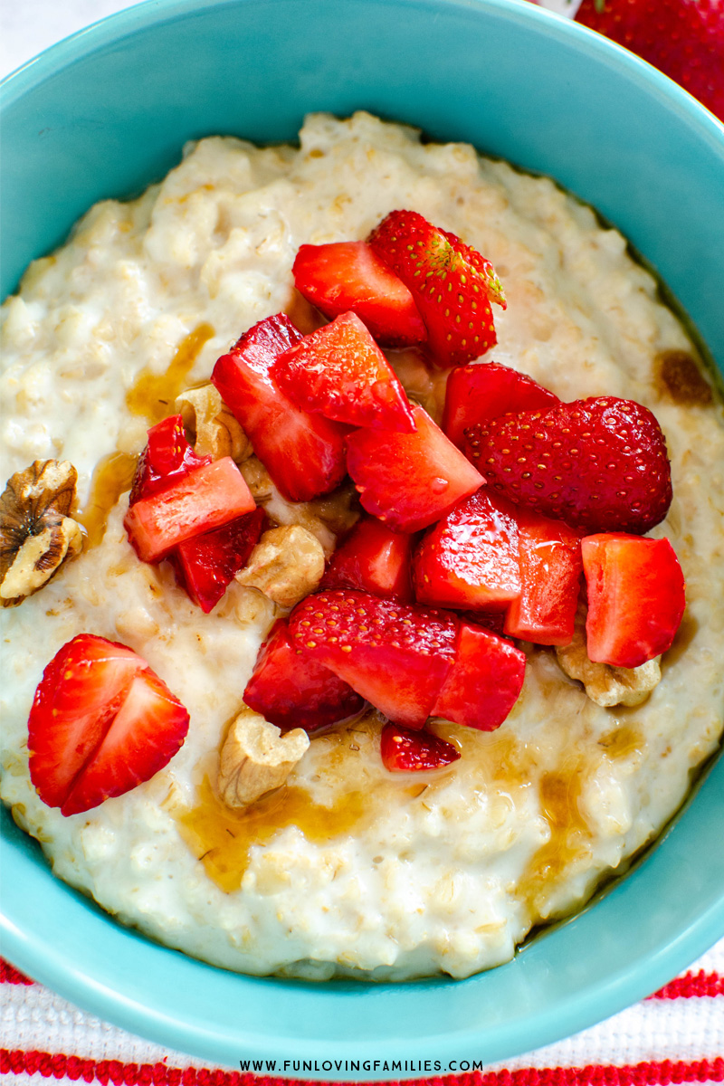 instant pot oatmeal with strawberries