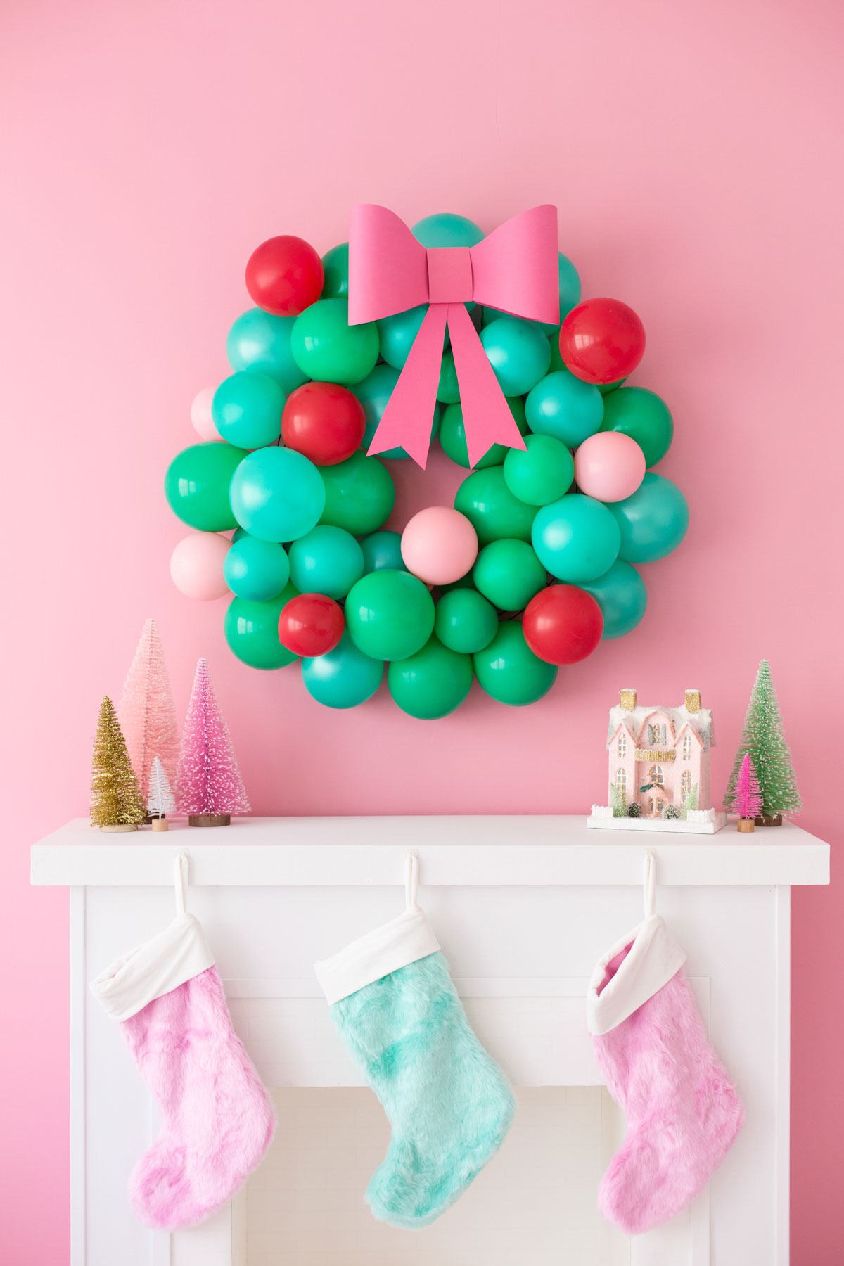 DIY Christmas Balloon Wreath