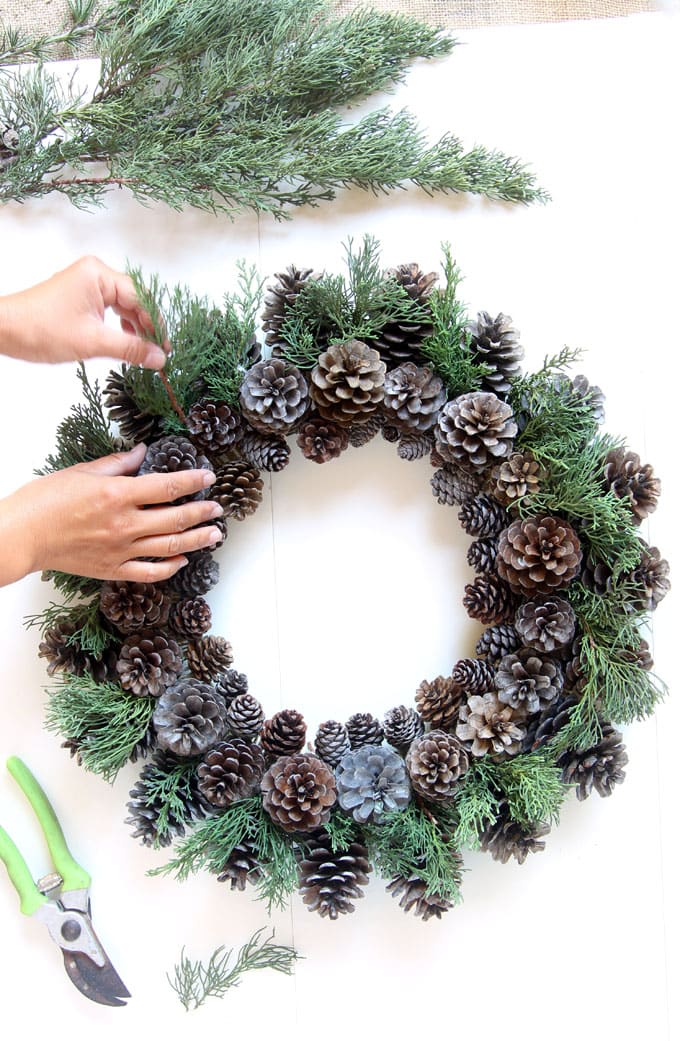 Easy DIY Pinecone Wreath