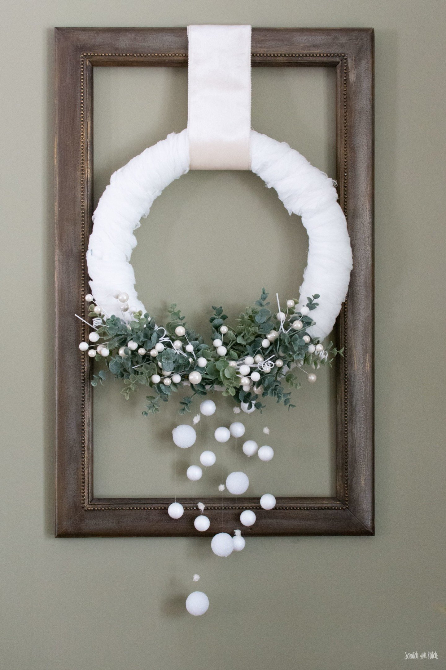 DIY Snowy Winter Wreath with Falling Snow
