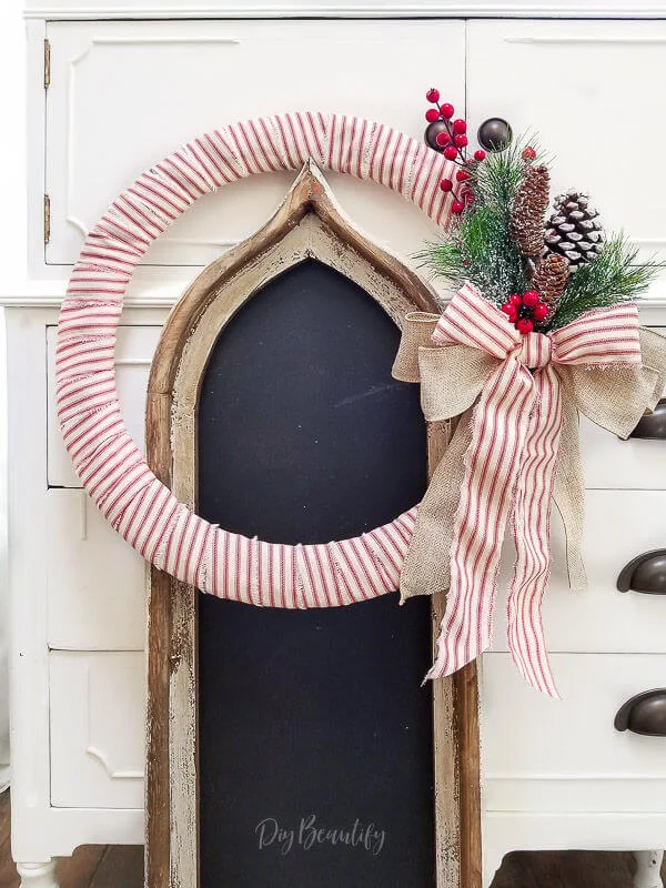 DIY Farmhouse Christmas Wreath