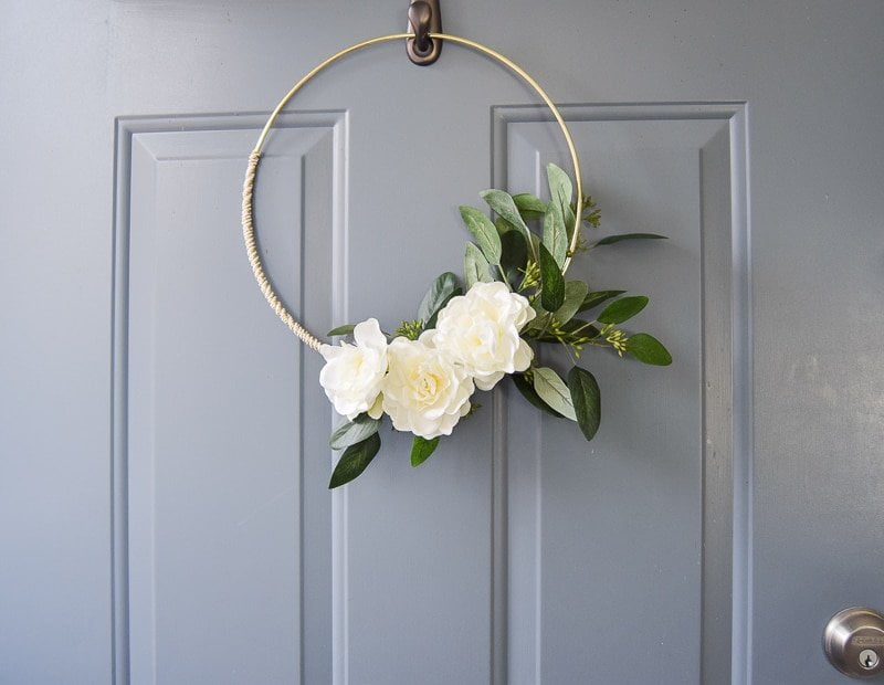 DIY Winter Wreath in Gold and White