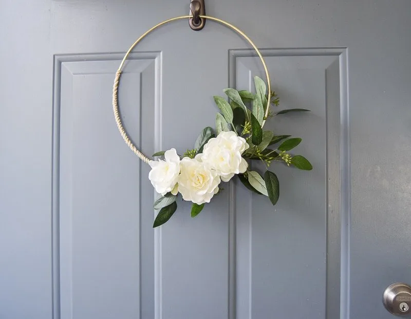 DIY Winter Wreath in Gold and White